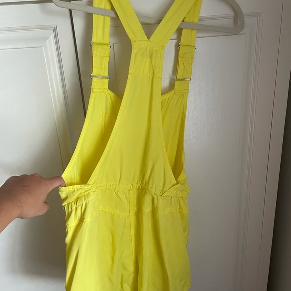 Aritzia Wilfred Yellow Overalls Size Medium - Picture 3 of 3